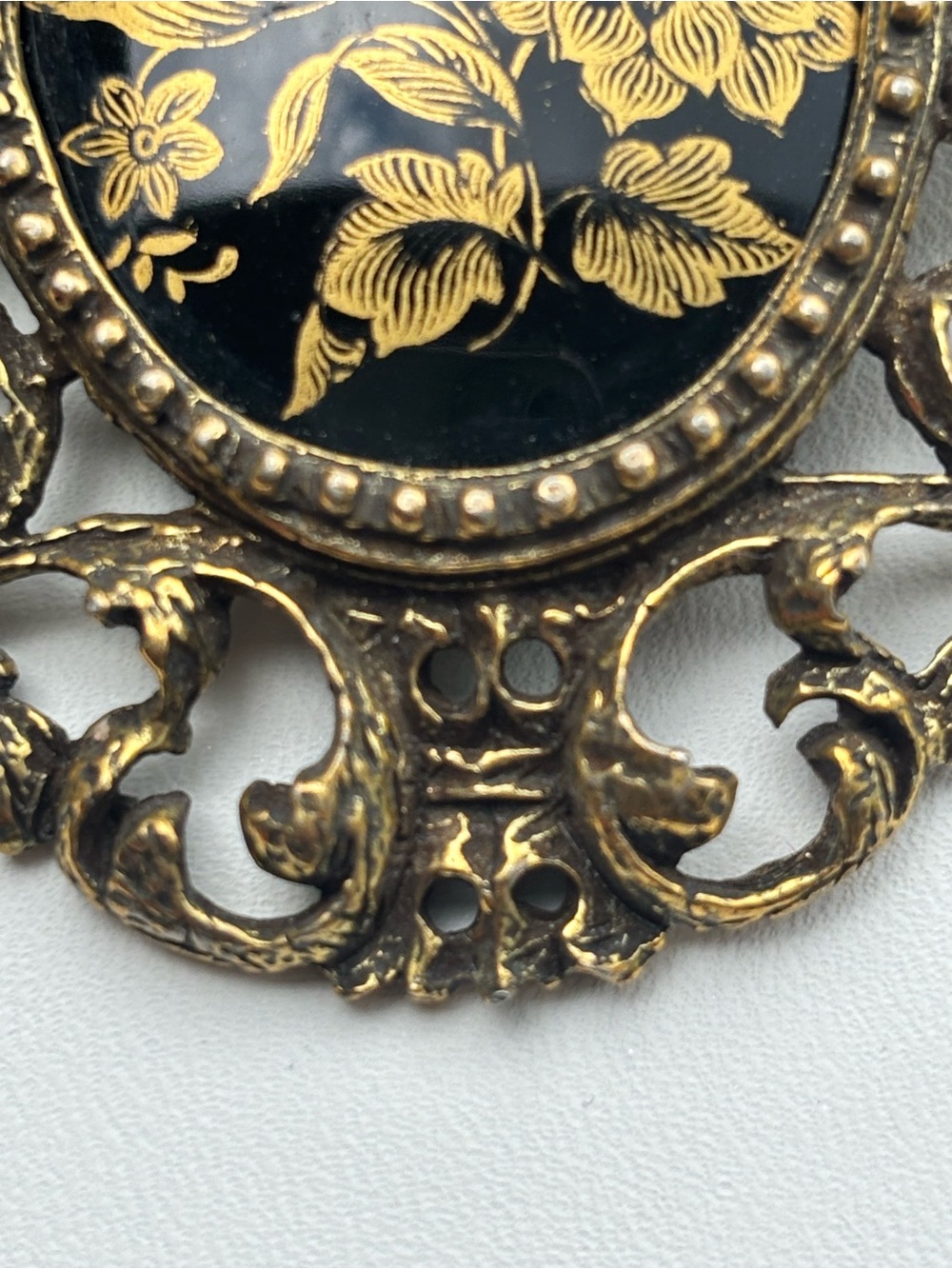 Vintage Van S Authentics Gold Tone Filigree Floral Cameo Statement Brooch 3” - Picture 4 of 12